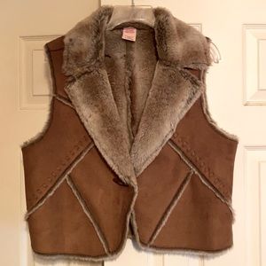 Suede and faux fur vest. Lined completely with fur